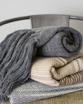 Loloi: Anna CollectionT1005 MH BEIGE / IVORY Throw Blanket