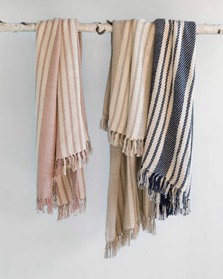 Loloi: Lora Collection T1004 MH NAVY / IVORY Throw Blanket